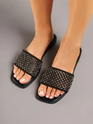 Czarne Klapki z Ażurową Cholewką Galitia potocki