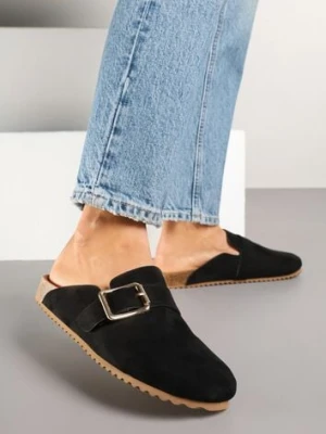 Czarne Klapki z Ozdobną Klamrą w Stylu Chodaków Afindea