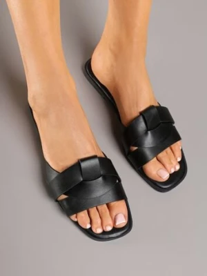 Czarne Klapki z Ozdobnie Przeplecionymi Paskami Davianne givana