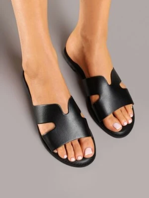 Czarne Klapki z Ozdobnymi Wycięciami Etellori bosido