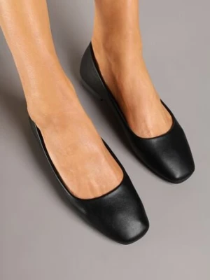Czarne Klasyczne Balerinki Ozdobione Kwadratowym Noskiem Eleadora