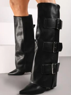 Czarne Kozaki na Obcasie w Rockowym Stylu z Wywiniętą Cholewką Ozdobione Klamrami Navala