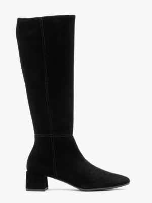 Czarne kozaki na słupku Ryłko