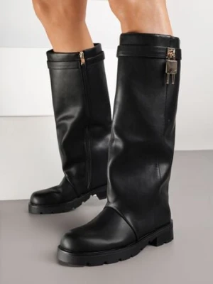 Czarne Kozaki z Imitacją Nakładkowej Cholewki i Aplikacją Nallara joalice paris