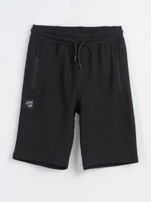 Czarne krótkie spodenki dresowe REGULAR z naszywką Reporter