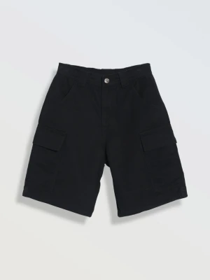 Czarne krótkie spodenki z naszywanymi kieszeniami Reporter