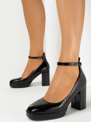 Czarne Lakierowane Czółenka na Słupku Kaillie