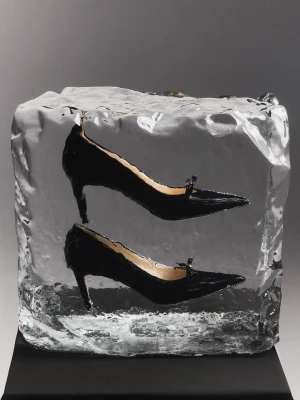 Czarne lakierowane czółenka z kokardką TARANKO