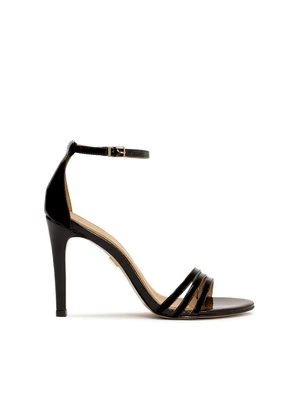 Czarne lakierowane sandały z zakrytą piętą Kazar