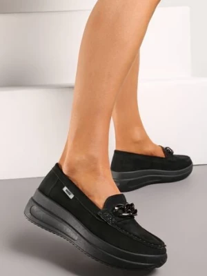 Czarne Mokasyny z Łańcuszkiem na Wysokiej Platformie Iracana