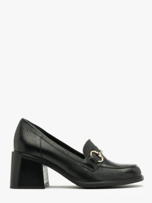 Czarne mokasyny z platynową ozdobą na cholewce Ryłko