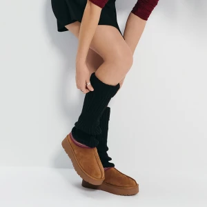 Czarne ocieplacze na kostki w prążki House