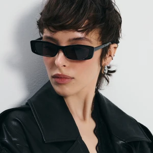 Czarne okulary przeciwsłoneczne z polaryzacją House