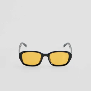 Czarne okulary przeciwsłoneczne z żółtymi szkłami House