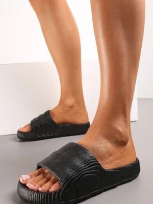 Czarne Piankowe Klapki z Ozdobnym Tłoczeniem Eupnia