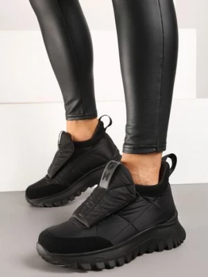 Czarne Pikowane Sneakersy na Platformie Ozdobione Napisem Resilie