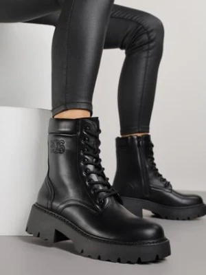 Czarne Płaskie Botki Traperki Vices ze Sznurowaniem i Tłoczeniem Zeriana