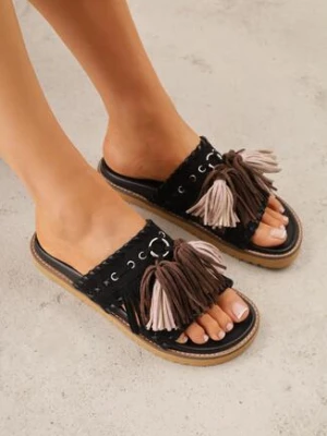 Czarne Płaskie Klapki Boho VICES z Imitacji Zamszu Zdobione Frędzlami Krili