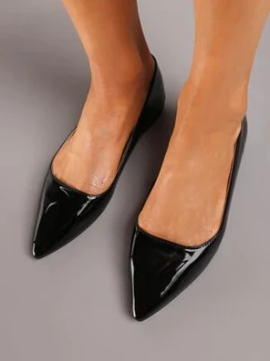 Czarne Płaskie Klasyczne Balerinki ze Szpiczastym Noskiem Elifera