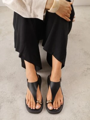 Czarne Płaskie Sandały Typu Japonki z Paskiem na Palec Daeimeia shoes