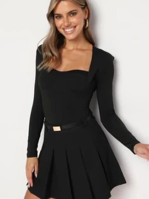 Zdjęcie produktu Czarne Plisowane Spódnico-Spodenki z Wysokim Stanem Ozdobione Paskiem Evilinas elsa.m by may