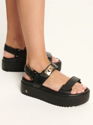 Czarne sandały na grubej podeszwie CARINII B10310-E50-000-000-000