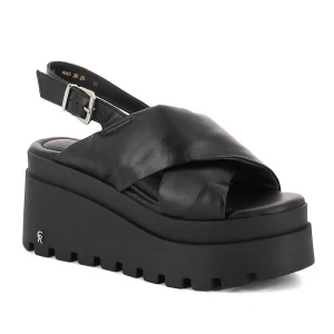 Czarne sandały na koturnie CARINII B9645-E50-000-000-G06