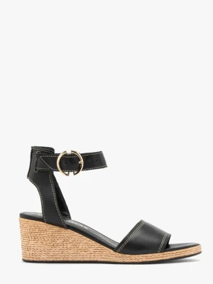 Czarne sandały na koturnie Ryłko