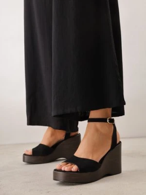 Czarne Sandały na Koturnie z Imitacji Drewna z Paskiem Wokół Kostki Tonitusa c&l fashion