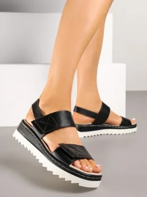 Czarne Sandały na Koturnie z Tłoczoną Cholewką Folanire weide