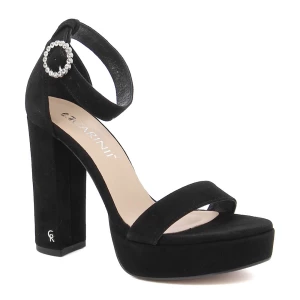 Czarne sandały na słupku CARINII B9033-063-000-000-F86