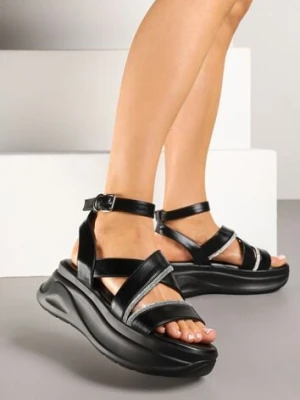 Czarne Sandały na Tłoczonej Platformie z Przeplatanymi Paskami z Cyrkoniami Sorellise mellisa