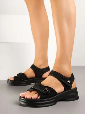 Czarne Sandały na Tłoczonej Platformie z Tweedową Cholewką Odelea potocki