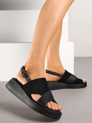 Czarne Sandały Vices na Koturnie Ozdobione Wycięciami Sarerene