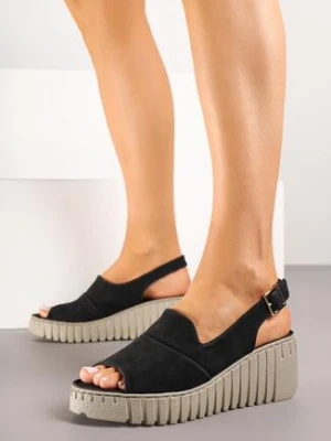 Czarne Sandały Vices na Koturnie z Tłoczeniem Realivra