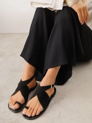 Czarne Sandały VICES z Imitacji Zamszu o Fasonie Japonek z Paskiem na Palec Cresea