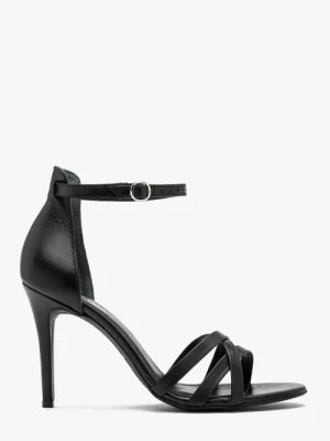 Czarne sandały z ozdobnymi paseczkami Ryłko