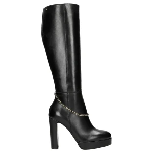 Czarne kozaki damskie na slupku ze złotym łańcuchem 71043-51 Wojas