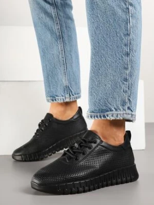 Czarne Skórzane Sneakersy z Ozdobną Perforacją i Tłoczoną Podeszwą Setalira