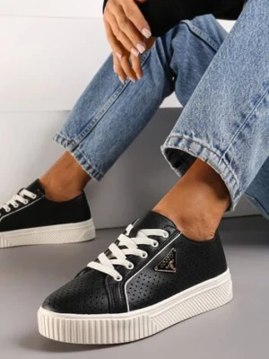 Czarne Skórzane Sneakersy z Perforacją i Metalicznymi Wstawkami Dernia