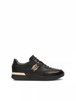 Czarne skórzane sneakersy zdobione złotymi elementami Kazar
