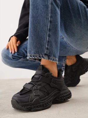 Czarne Sneakersy Chunky na Tłoczonej Platformie z Naszywką w Kształcie Serca Chylera Marquiiz