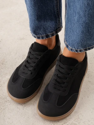Czarne Sneakersy na Kauczukowej Podeszwie z Szerokim Noskiem Arlenia Ideal