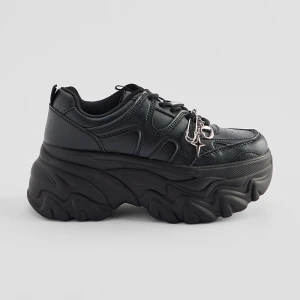 Czarne sneakersy na masywnej platformie House