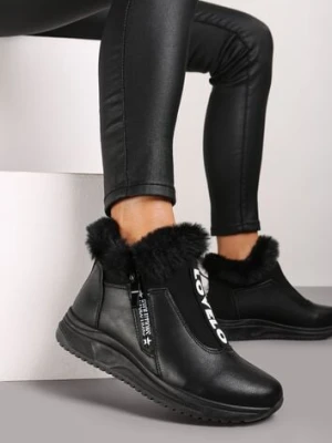 Czarne Sneakersy na Płaskiej Podeszwie Ozdobione Futerkiem i Napisami Rialises