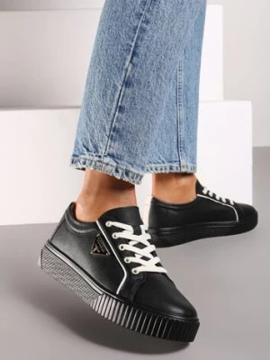 Czarne Sneakersy na Płaskiej Podeszwie ze Skóry z Metaliczną Ozdobą Melabra