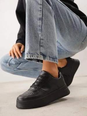 Czarne Sneakersy na Platformie z Kultową Perforacją z Przodu Issaden ballada