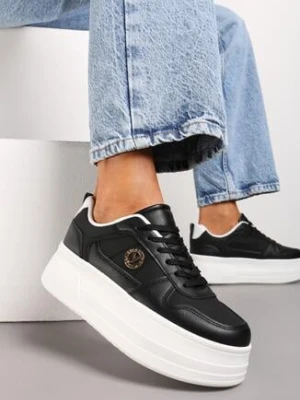 Czarne Sneakersy na Platformie z Metalową Ozdobą Trionna