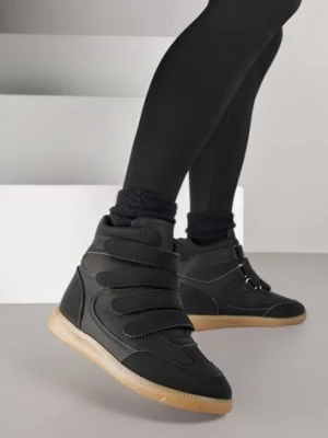 Czarne Sneakersy na Ukrytym Koturnie Ozdobione Przeszyciami Tlavie