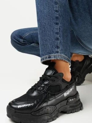 Czarne Sneakersy Ozdobione Napisami i Tłoczeniami na Podeszwie Virra